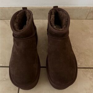 Ugg excellent condition Classic Ultra Mini Platform Boot size 9